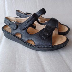 Deer tracks black leather comfort sandal Hook & Loop Straps